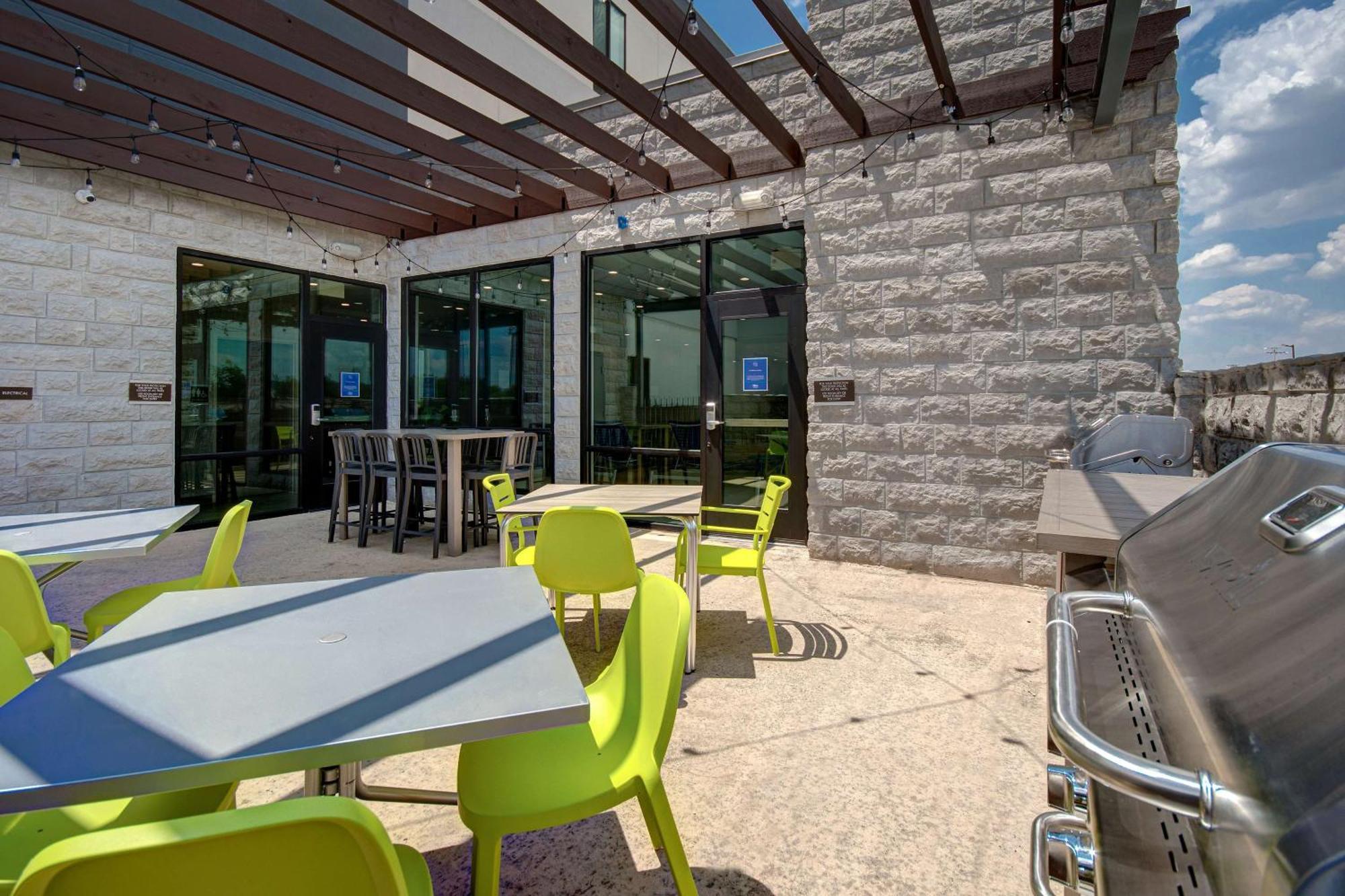 Home2 Suites By Hilton Burleson Extérieur photo